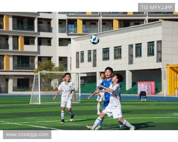 武汉足球队以84分稳居冠军赛积分榜首位，争夺荣誉在望